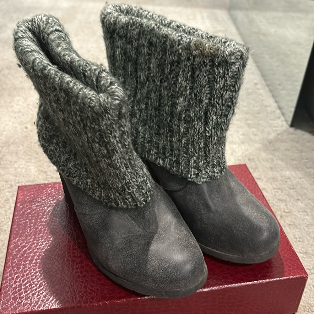 Ankle high boots / LIKE NEW